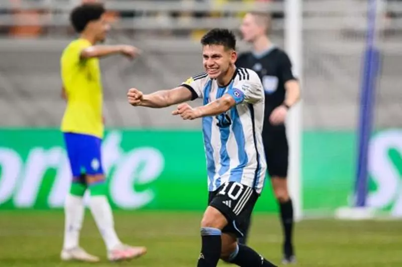 كلاوديو إيتشيفيري